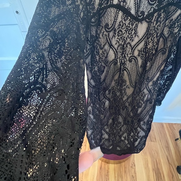 Black lace dress 
Large 
From Windsor - Picture 4 of 10